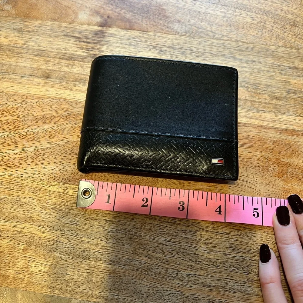 Tommy Hilfiger Black Genuine Leather Bifold Wallet w/ ID Window